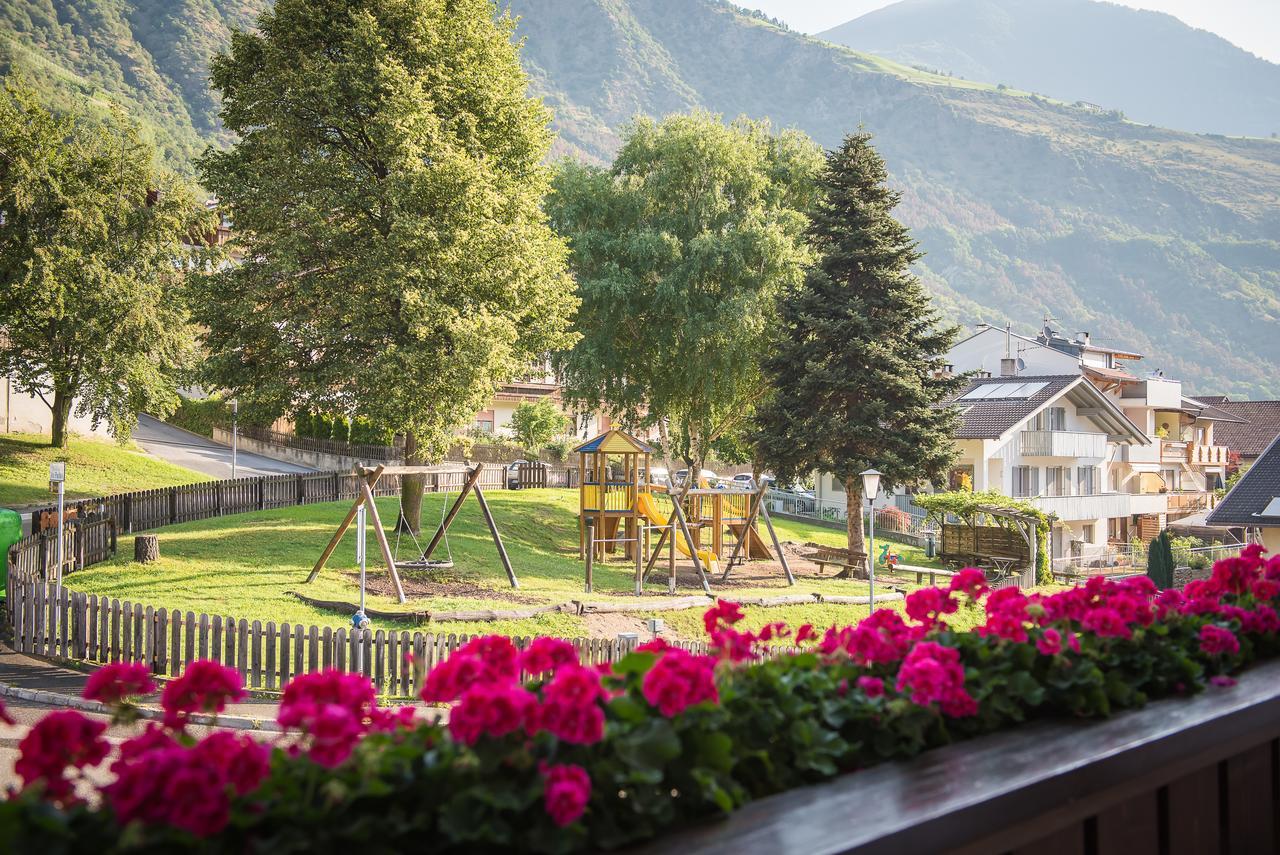 Pension Apartments Pardell Кастельбелло Экстерьер фото