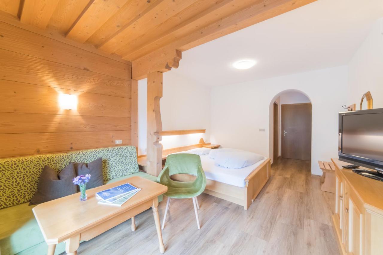 Pension Apartments Pardell Кастельбелло Экстерьер фото