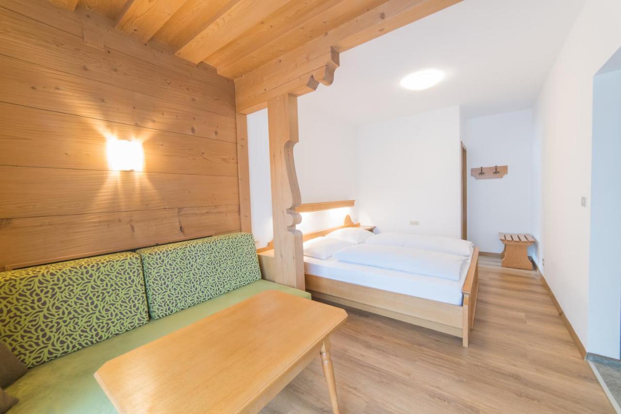 Pension Apartments Pardell Кастельбелло Экстерьер фото